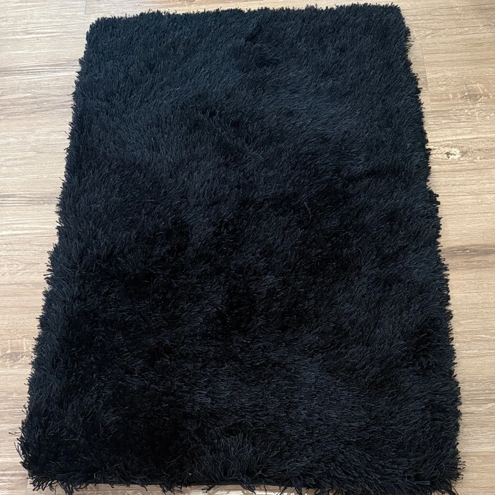 Luxurious Black Shag Rug